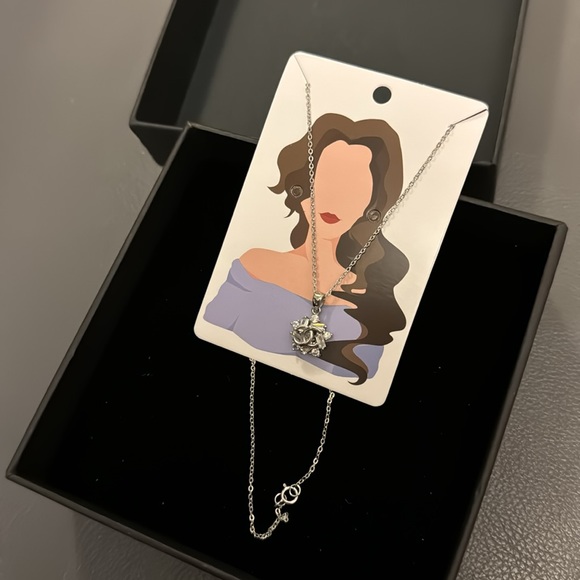 Necklace with Chanel Logo - Picture 3 of 4